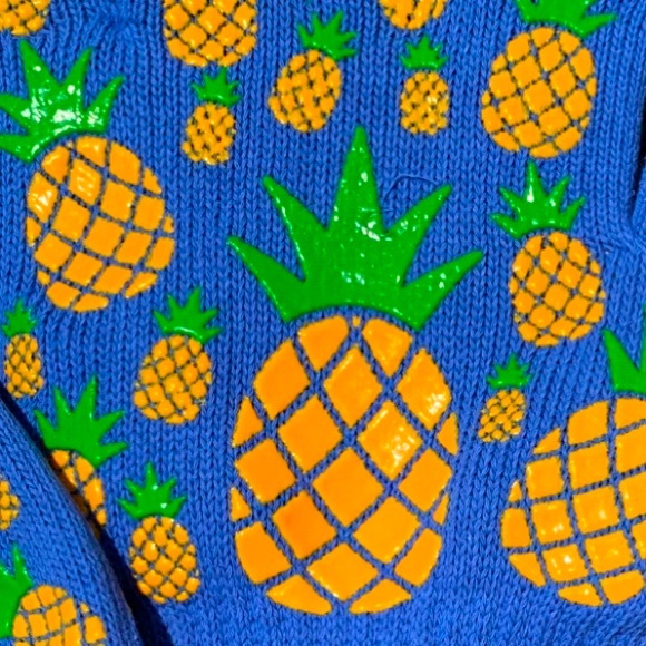 🆕TARA TESHER TEMPTATIONS OVEN GLOVES “PINEAPPLES” SIZE SMALL/MED NWTS! - Picture 2 of 3